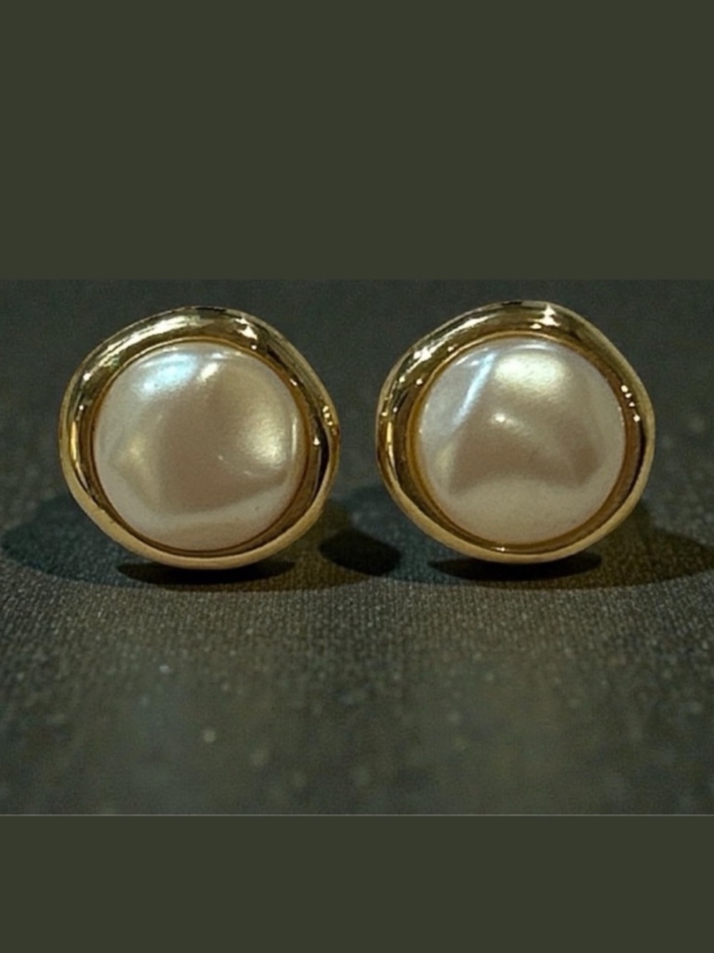 Monet VINTAGE Signed Gold-Tone and Faux Pearl Pierce‎ Earrings